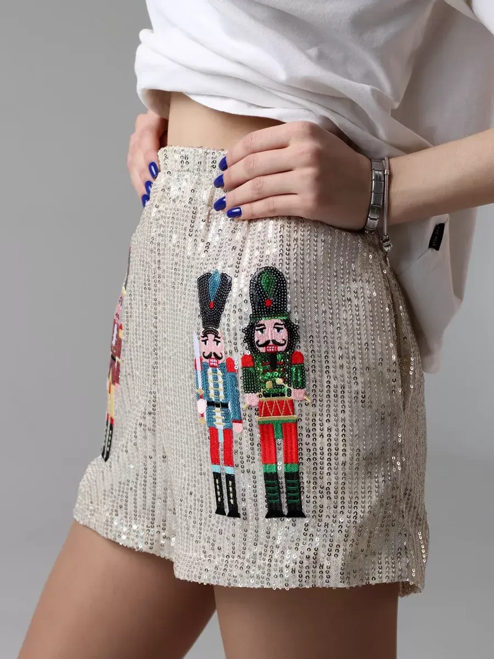 Шорты с  пайетками летние