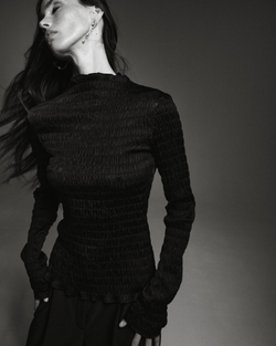 Лонгслив из жатой атласной ткани