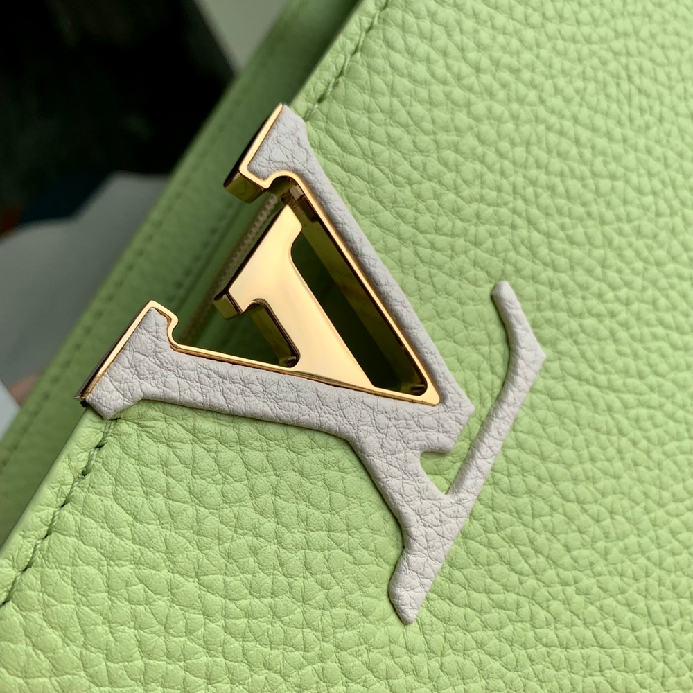 Louis Vuitton Capucines BB