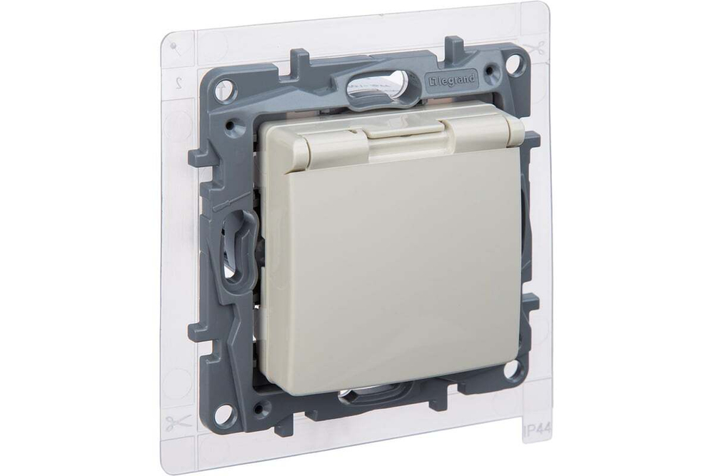 Розетка с заземлением IP44 со шторками с защитной крышкой 16А 250В слоновая кость ETIKA Legrand