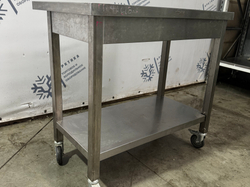 Стол из нержавеющей стали с полкой без борта 900х600х850 (на колесах )