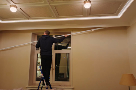 Намечаем место установки Электрокарниза