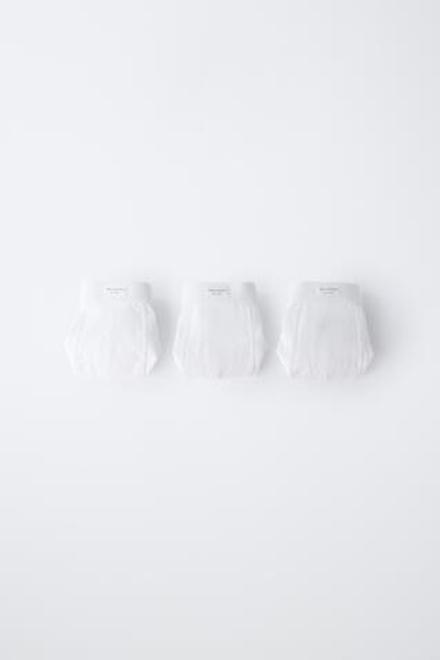 ZARA НАБОР ИЗ ТРЕХ ОДНОТОННЫХ ТРУСОВ-БОКСЕРОВ С НАШИВКОЙ, БЕЛЫЙ