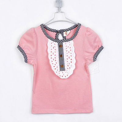 Футболка однотонная с кружевной отделкой и окантовкой в полоску