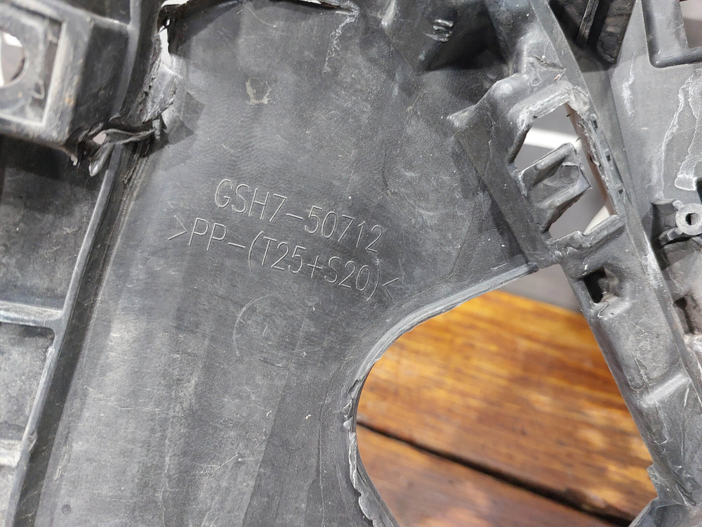 Решетка радиатора Mazda 6 (GJ) 18-нв Б/У Оригинал GSH750719