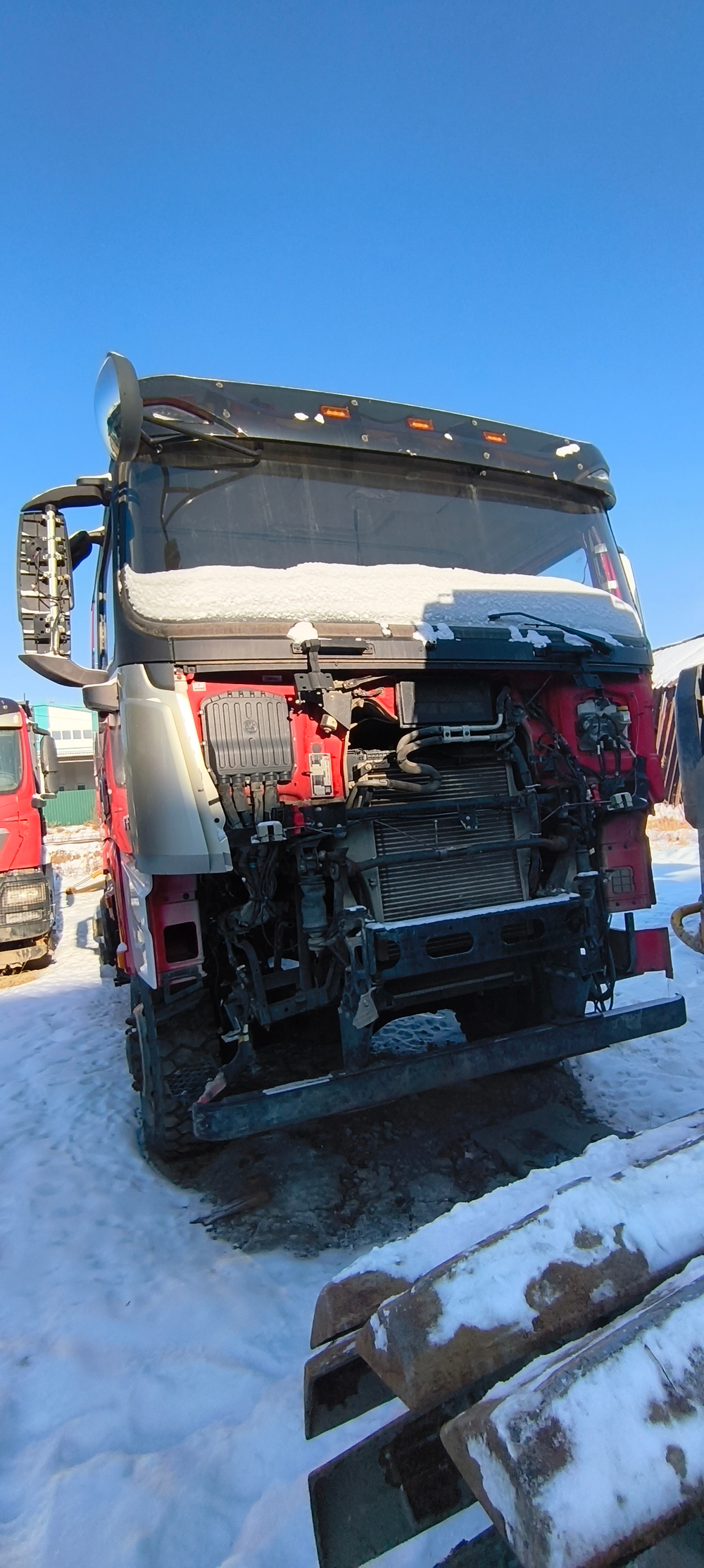 Shacman (Shaanxi) SX* 6x6 Седельный тягач SX42586V385 (Дизельный, 11,6 л, 423 л.с., МТ)