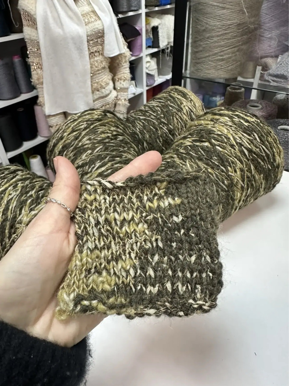 BIZARRE - Industria Italiano Filati; 48% вискоза, 52% п/а; нить фактурная с утолщениями; 170м/100гр; col. 1736, цвет: хаки; S717