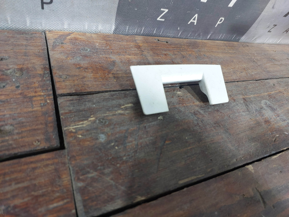 Накладка кнопки багажника Mazda CX-5 1 (KE) 11-17 Б/У Оригинал KD53B0819