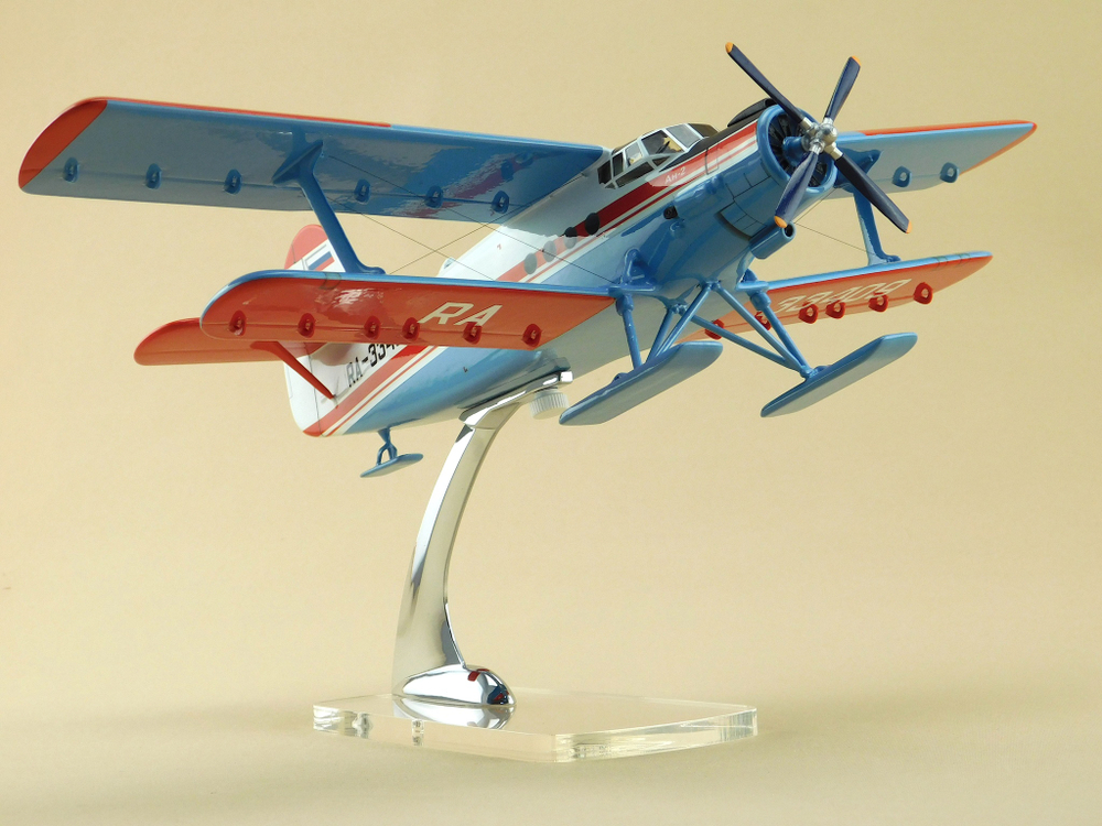 Модель самолета Ан-2 (М1:48, Бугурусланское ЛУГА), на лыжах
