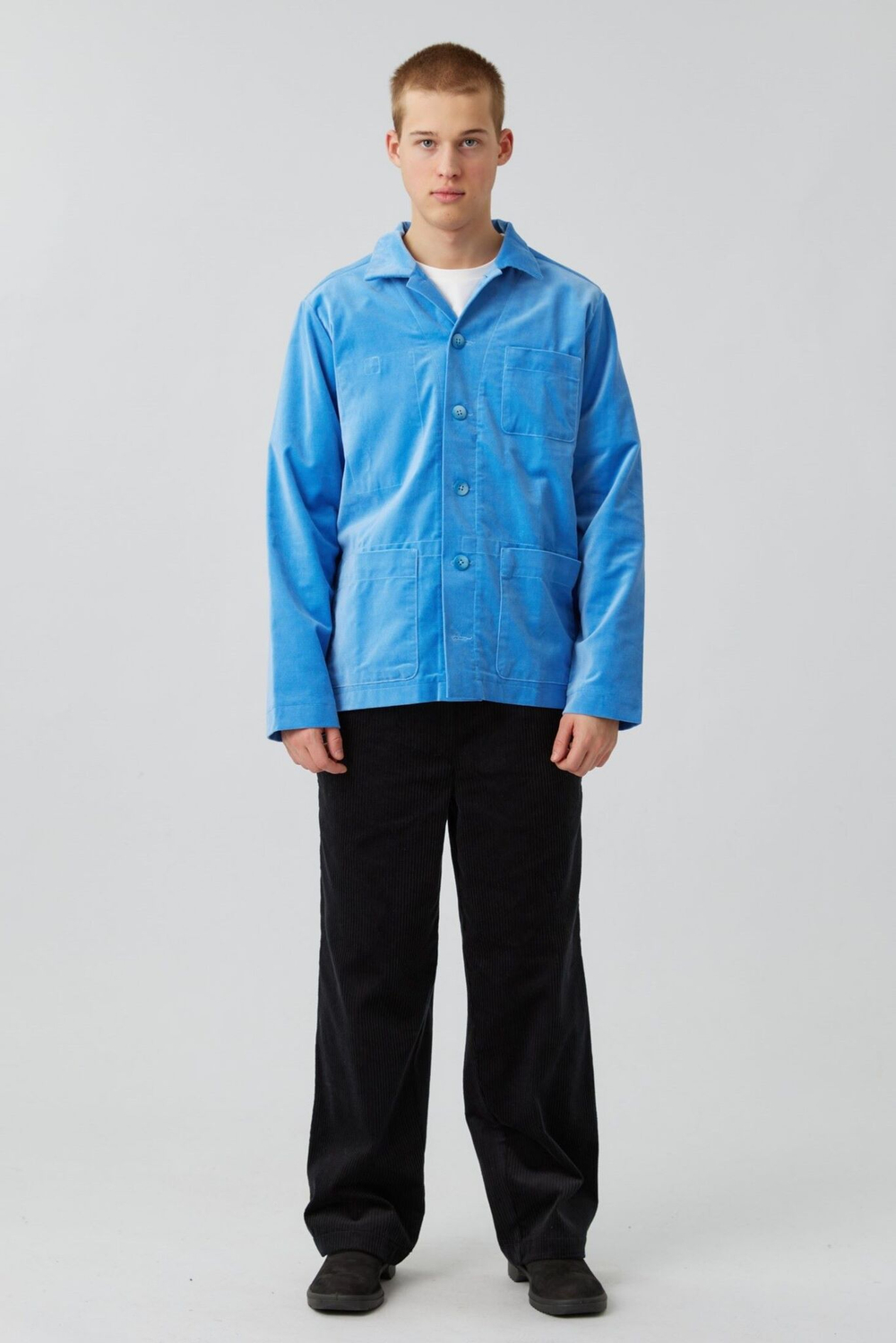 Верхняя рубашка с карманами из голубого бархата