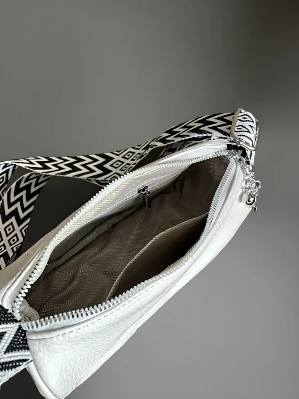 Сумка женская кросс-боди экокожа белая QOZA