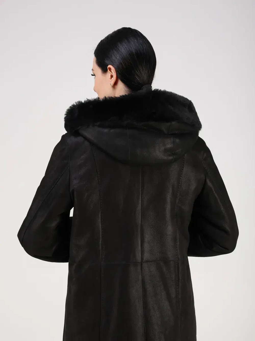 Дубленка зимняя натуральная с капюшоном длинная