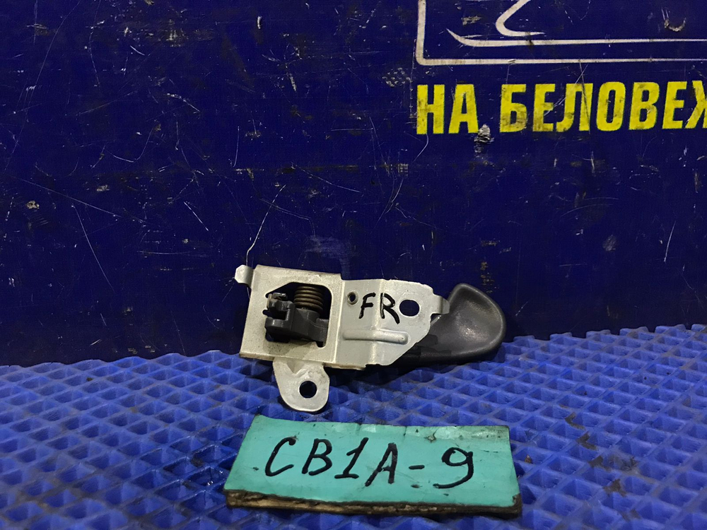 Ручка двери передней правой салонная MITSUBISHI LANCER 1994