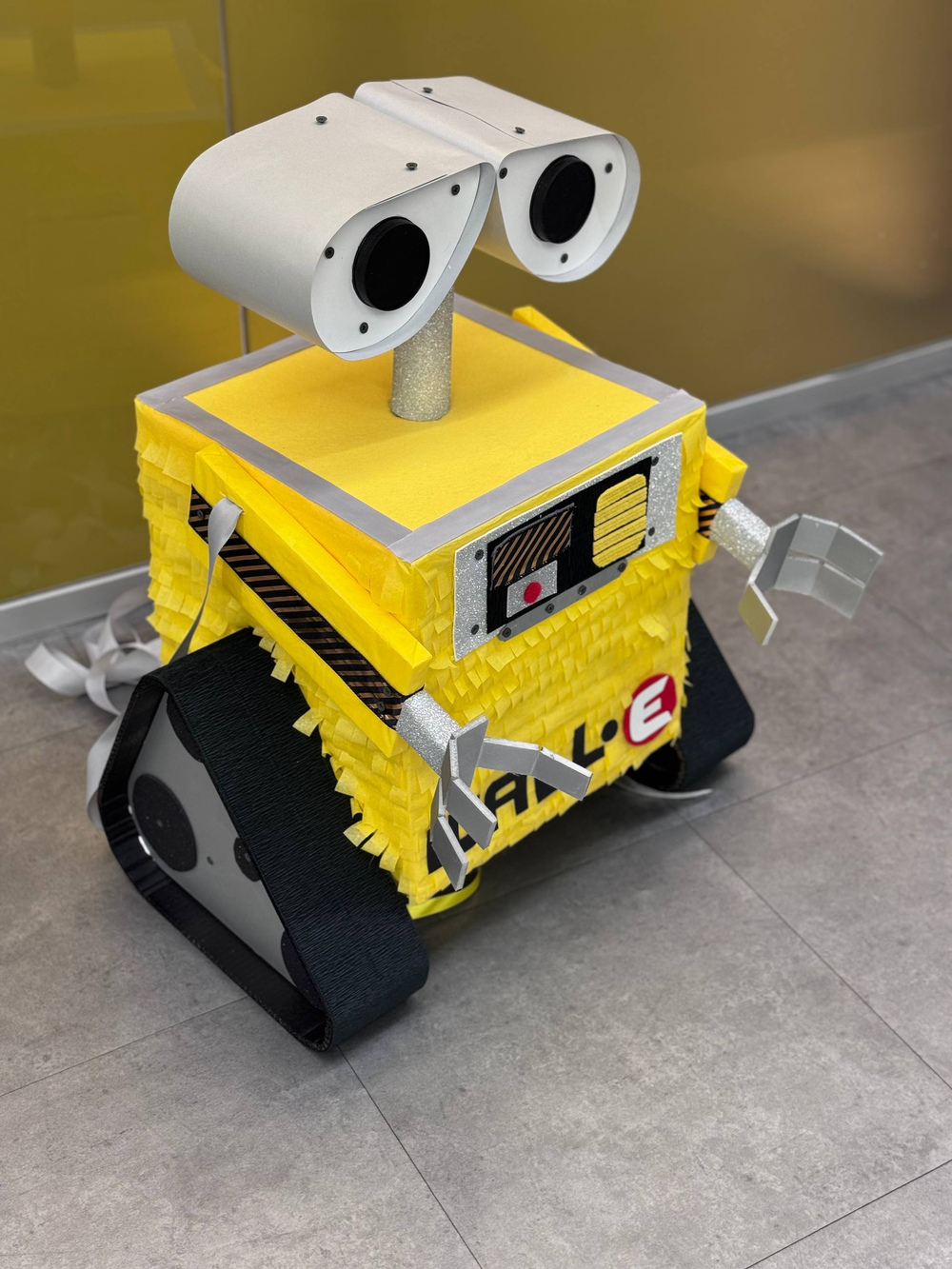 Пиньята "Валли" 60х80 см (без наполнения)