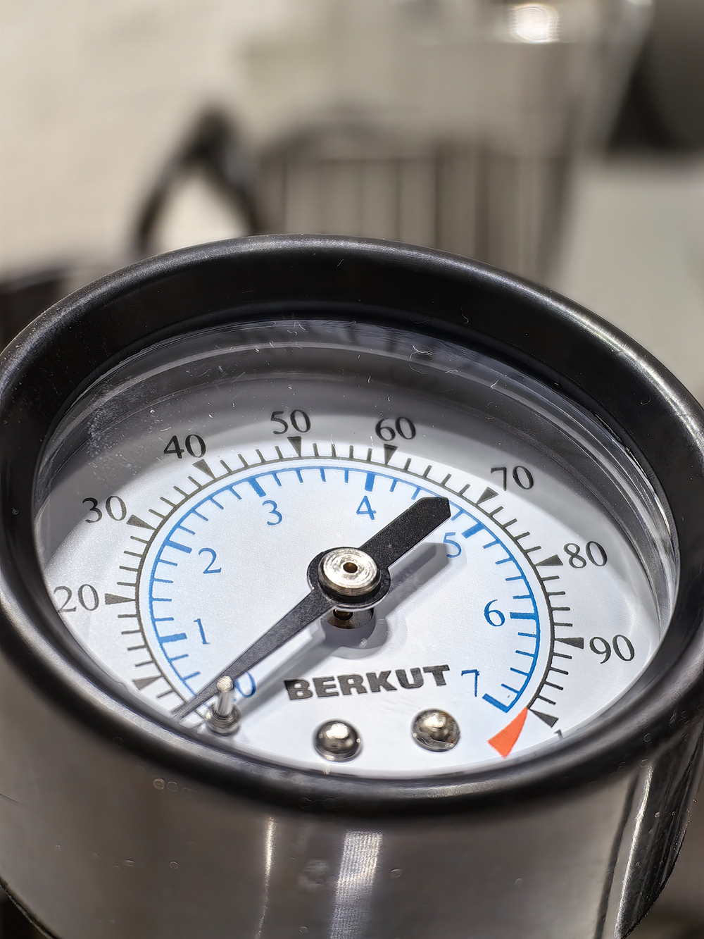 Автомобильный компрессор BERKUT R20