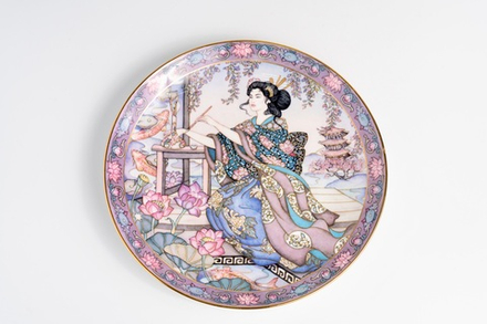 Коллекционная декоративная тарелка «Дева Цветущий лотос» (Lotus Blossom Maiden) из серии Flower Maiden
