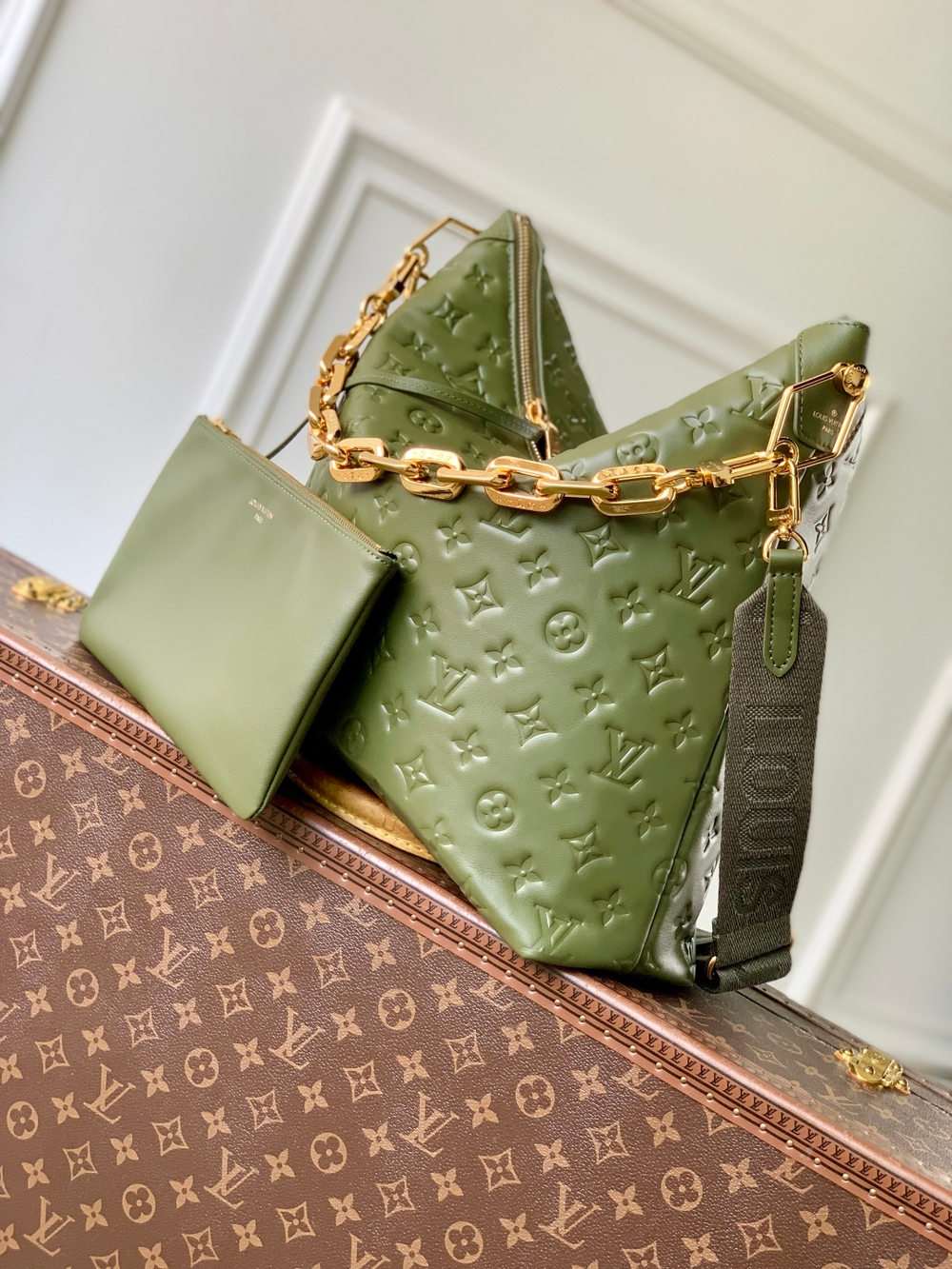 Louis Vuitton Coussin Hobo MM