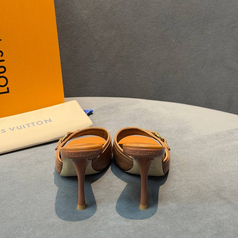 Сабо Louis Vuitton