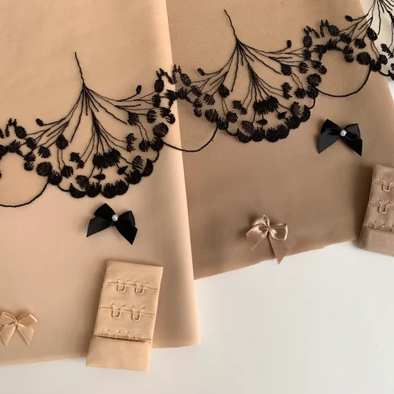 Вышивка на сетке телесная/черная 22 см