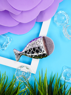 Кисть рыбка большая серебро (106*55)