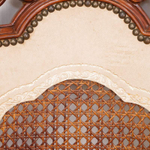 Стул с тисненой золотом кожей