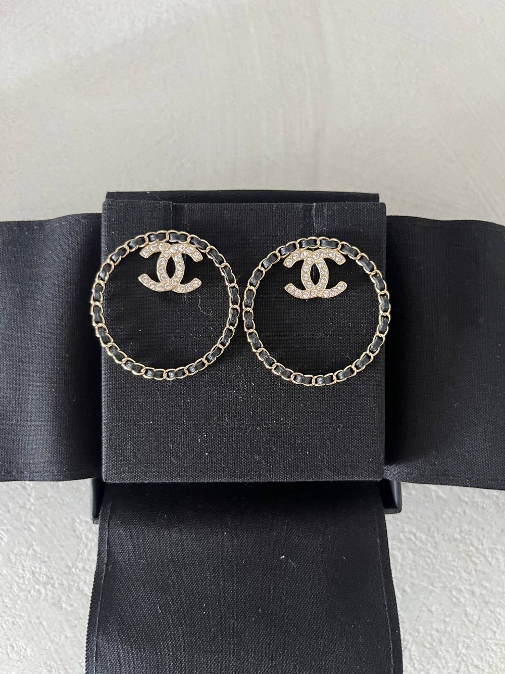 Серьги Chanel Crystal Lambskin CC Chain Hoop Earrings