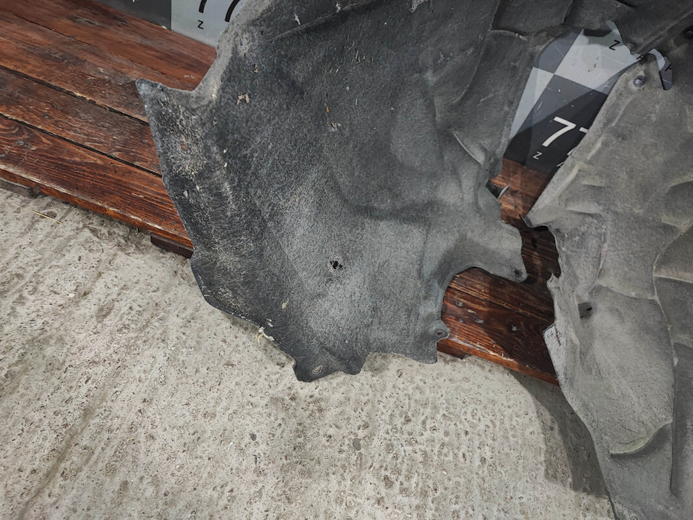 Подкрылок передний правый Volkswagen Touareg 3 18-нв Б/У Оригинал 760805912D