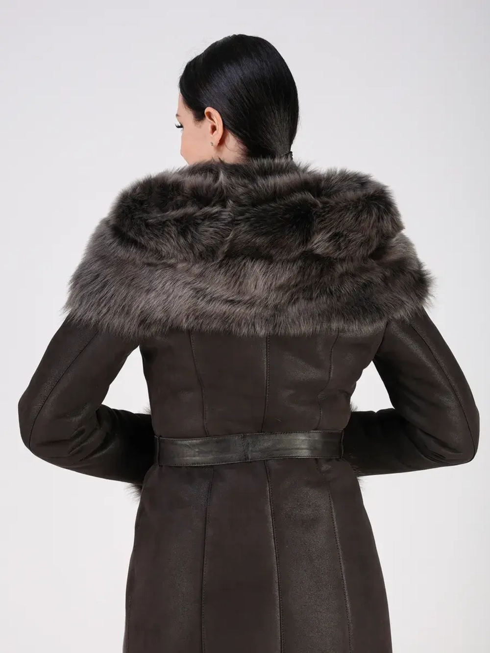 Дубленка зимняя натуральная с капюшоном длинная и теплая