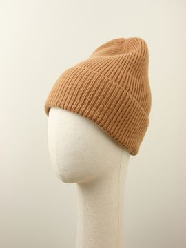 Шапка вязаная "Прогулка с корги", 100% шерсть ягнёнка, цвет верблюд.