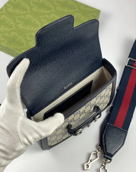 Мини-сумка Gucci Horsebit 1955 с узором Gg