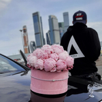 Букет из 31 пиона в розовом бархате