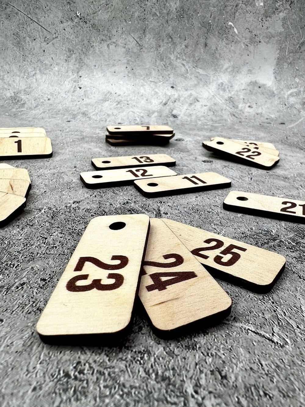 Номерки гардеробные дерево 2х5см