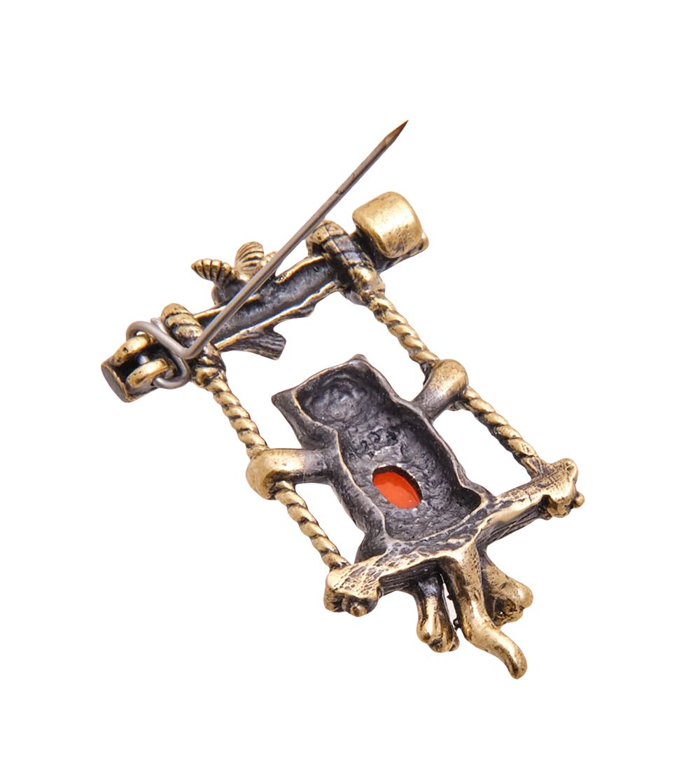 AM-3465 Брошь «Котенок на качелях» (латунь, янтарь)