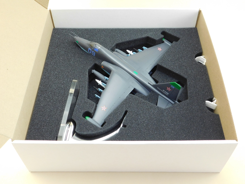 Модель самолета Су-25 (М1:48 ВВС России, RF-91968, 09, Грач)