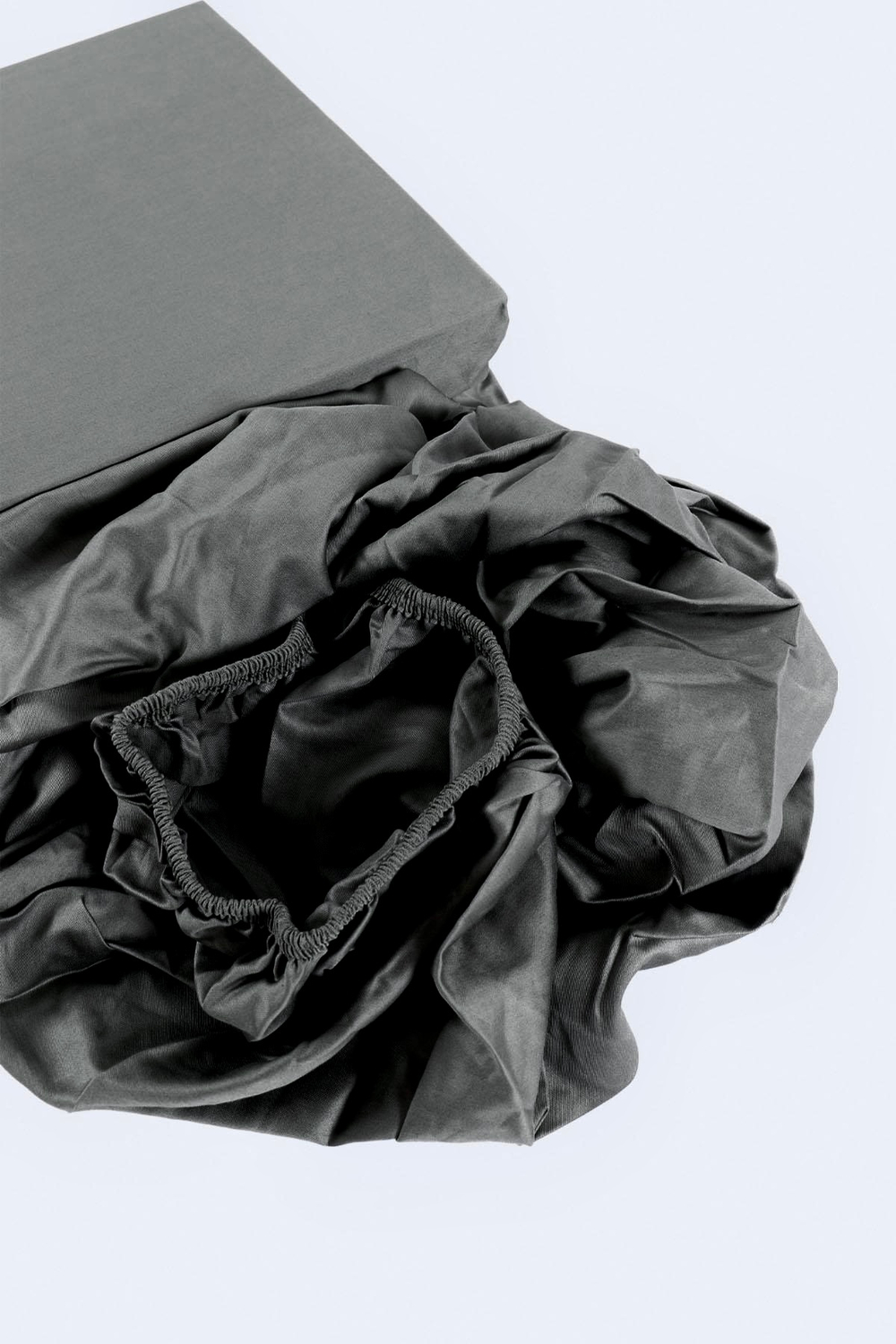 Сатиновая простынь на резинке EcoCotton 180х200 | темно-зеленая