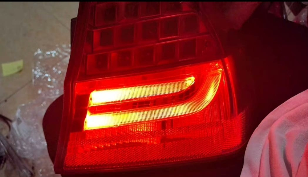 Задний фонарь (левый/правый) для BMW 3 серии E90 (316, 318i, 320li, 325, 330)