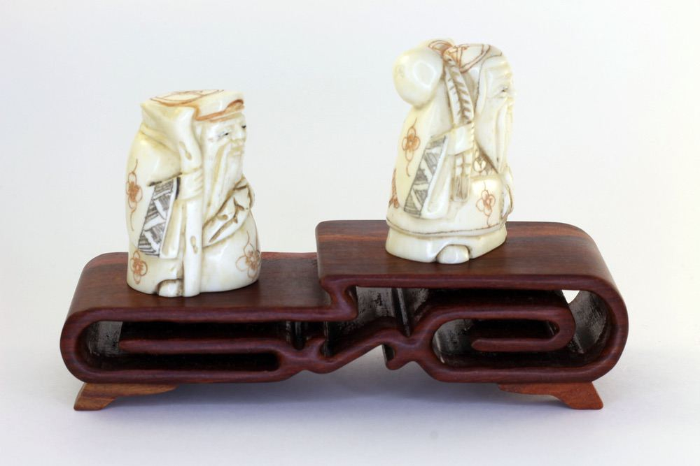 Сет нэцкэ Дзюродзин и Фукурокудзю на подставке