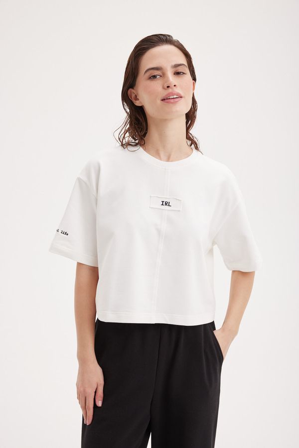 Футболка укороченная из плотного трикотажа 