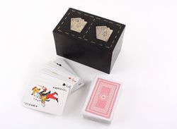 Комплект карт в деревянной коробке