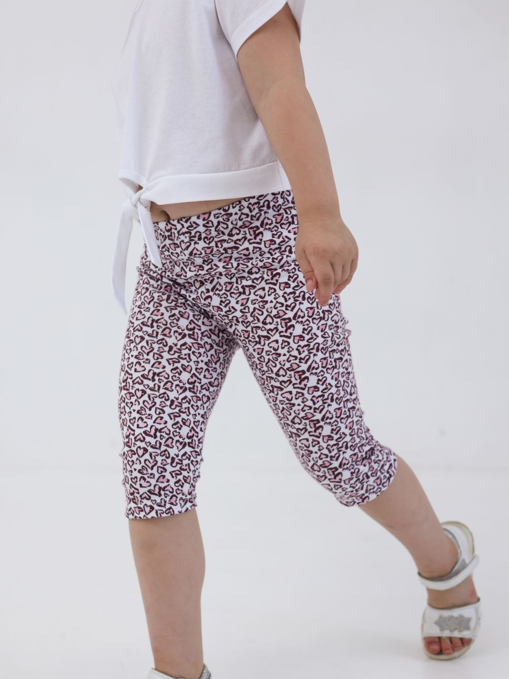 Бриджи для девочки, модель №1, рост 122 см, с принтом "сердечки"