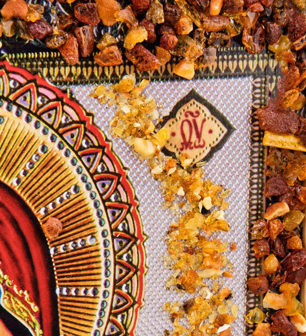 AMB-51/ 6 Икона «Семистрельная Божией Матери» (с янтарной крошкой) дер.рамка 21х30