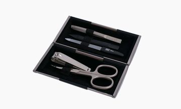 Маникюрный набор YES, 5пр. Инструменты: ножницы для ногтей, книпсер, шабер пластик, пинцет наклонный, пилка металлическая. Футляр: металл, цвет металлик/чёрный. Размер 11.5 х 2 х 6 см