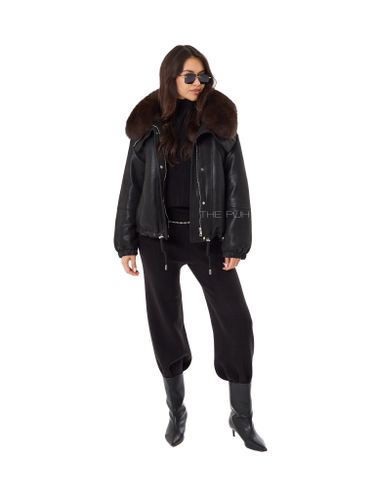 Черная куртка-пуховик из эко-кожи с накладным мехом