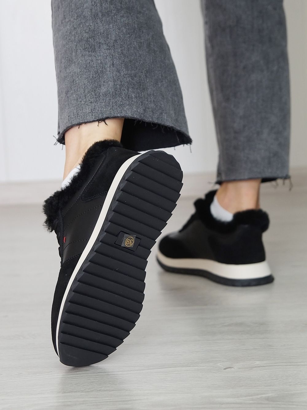 Кроссовки женские зимние