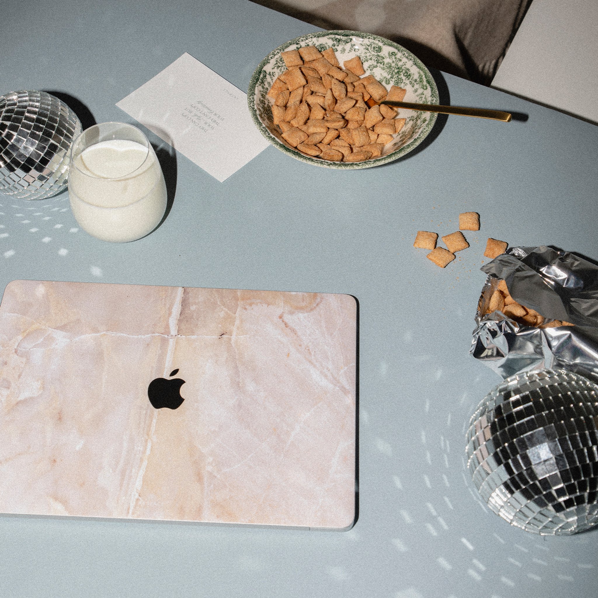 Виниловая наклейка TWINKLE для MacBook