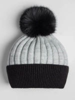 Шапка зимняя для девочки вязаная с помпоном