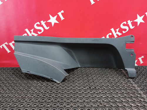 Накладка корпуса подножек правая 2016г.