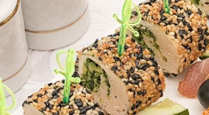 Ролл из куриного филе со шпинатом (20 гр.)