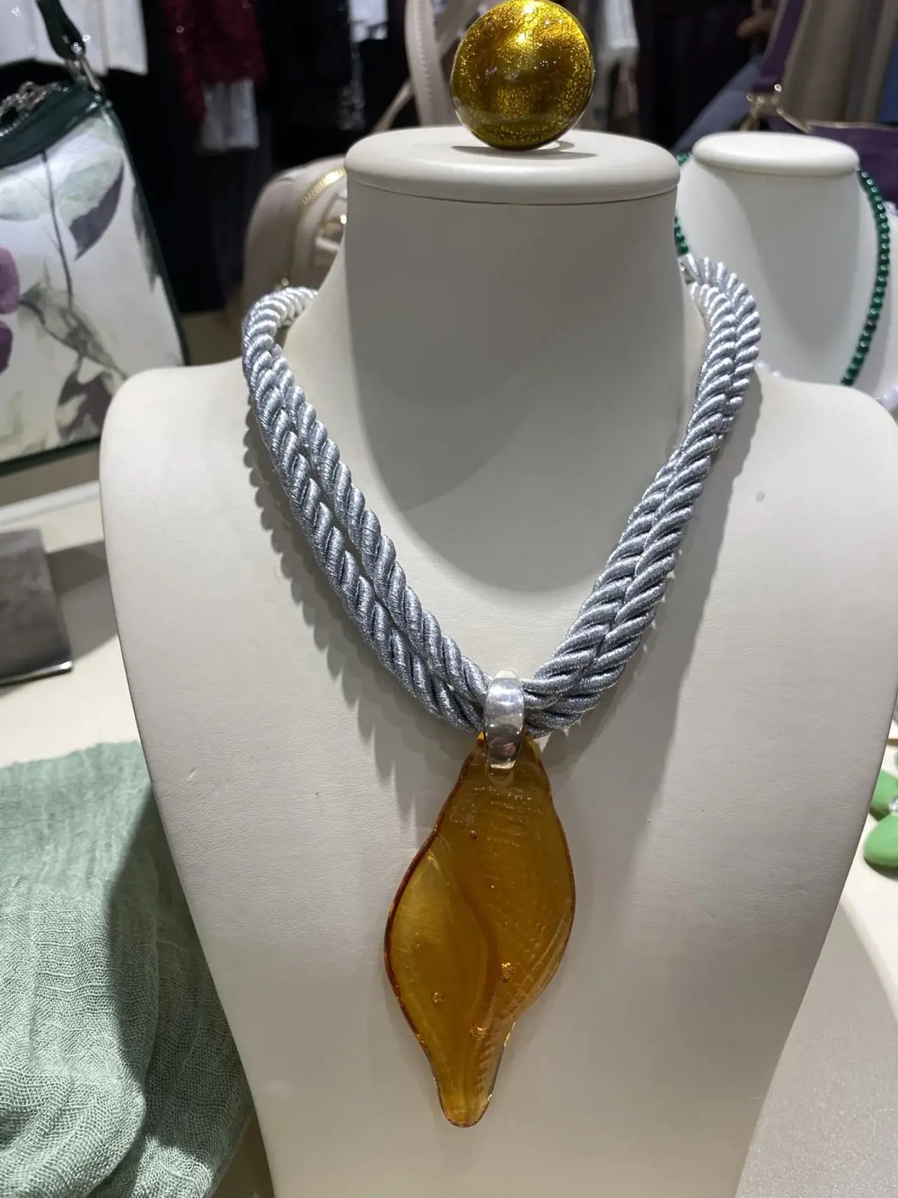 Колье М-19 ракушка-шнур P.J. MURANO