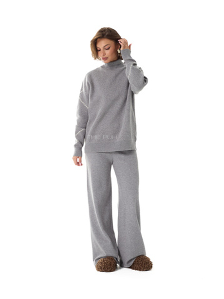 Костюм трикотажный серого цвета